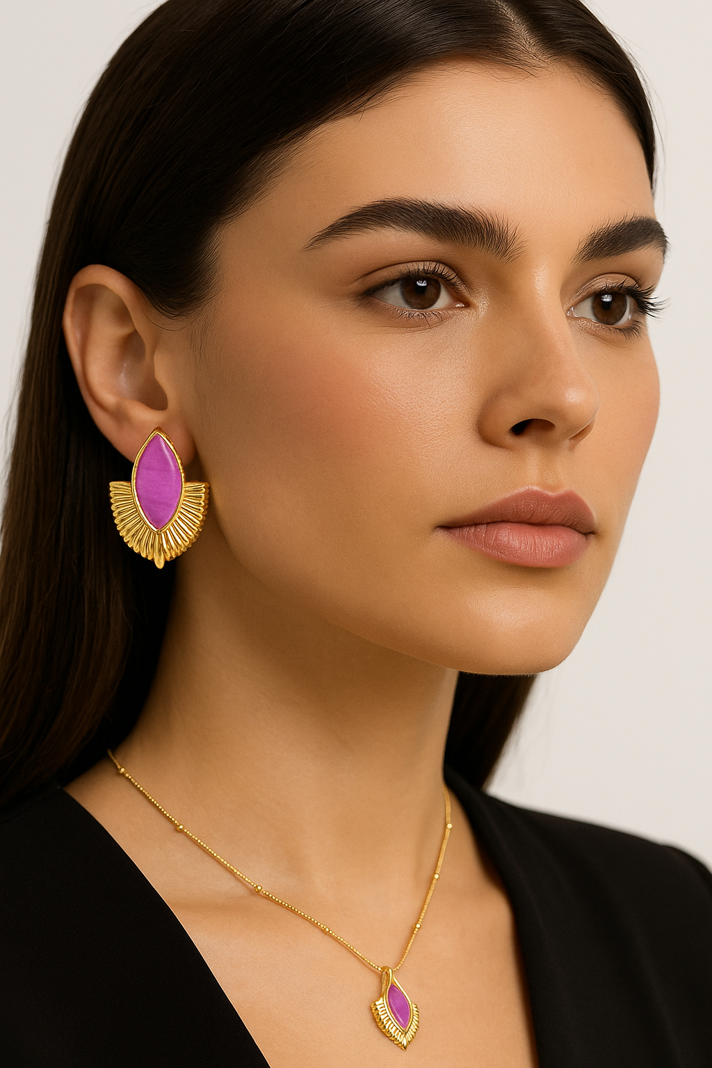 Orecchini con pietra fucsia e dettaglio raggiera – Nova